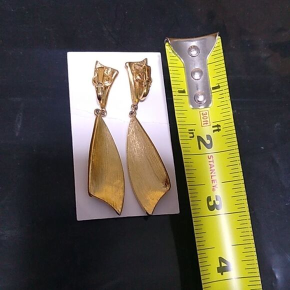 Trifari Gold tone Clip Earrings - Picture 5 of 5